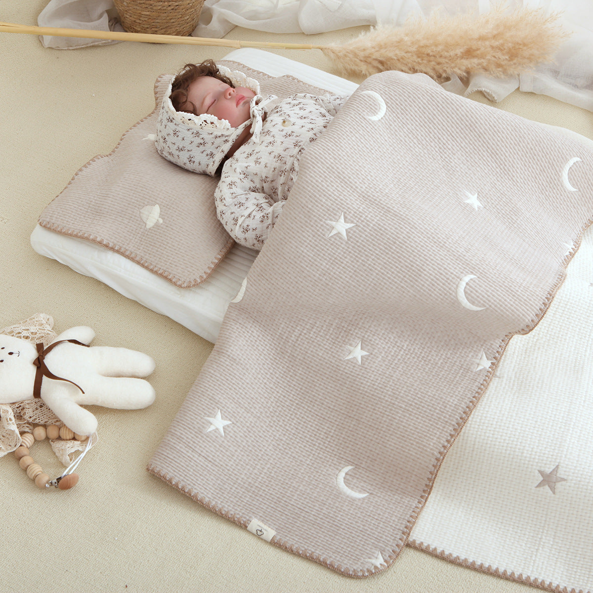 HKM-193107 Double-Sided Cotton Embroidery Baby Blanket - 100x110cm for All Seasons