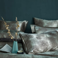 HKM-205779 Luxurious Jacquard Three-Piece Bedding Set in Polyester - Modern and Stylish