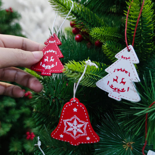 HKM-216275 Wooden Christmas Pendant Decorations - Set of 5 Rustic Holiday Ornaments in Red and White - European Style Decor