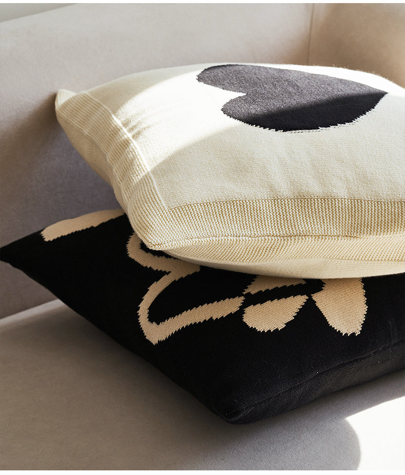 HKM-221651 Nordic Style Black and White Heart-Shaped Sofa Pillow Cushion with PP Cotton Filler, 45x45CM
