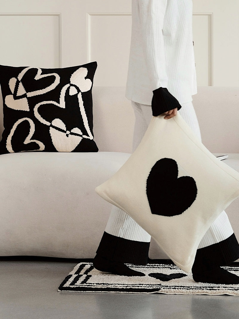 HKM-221651 Nordic Style Black and White Heart-Shaped Sofa Pillow Cushion with PP Cotton Filler, 45x45CM