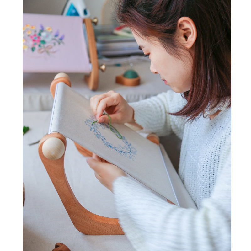 HKM-223571 Large Solid Wood Embroidery Frame for Cross Stitch – Adjustable Height, Complete with Accessories