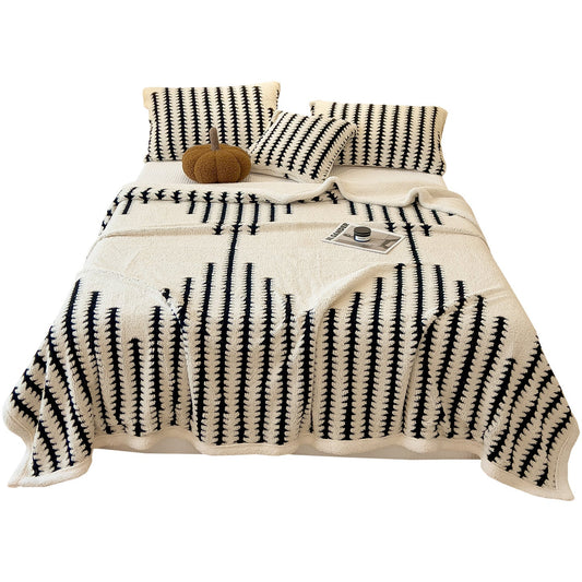 HKM-231635 Geometric Pattern Coral Fleece Blanket, Thick Polyester, All-Season Modern Design