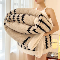 HKM-231635 Geometric Pattern Coral Fleece Blanket, Thick Polyester, All-Season Modern Design