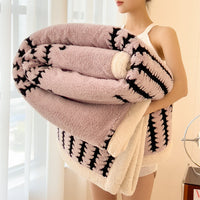 HKM-231635 Geometric Pattern Coral Fleece Blanket, Thick Polyester, All-Season Modern Design