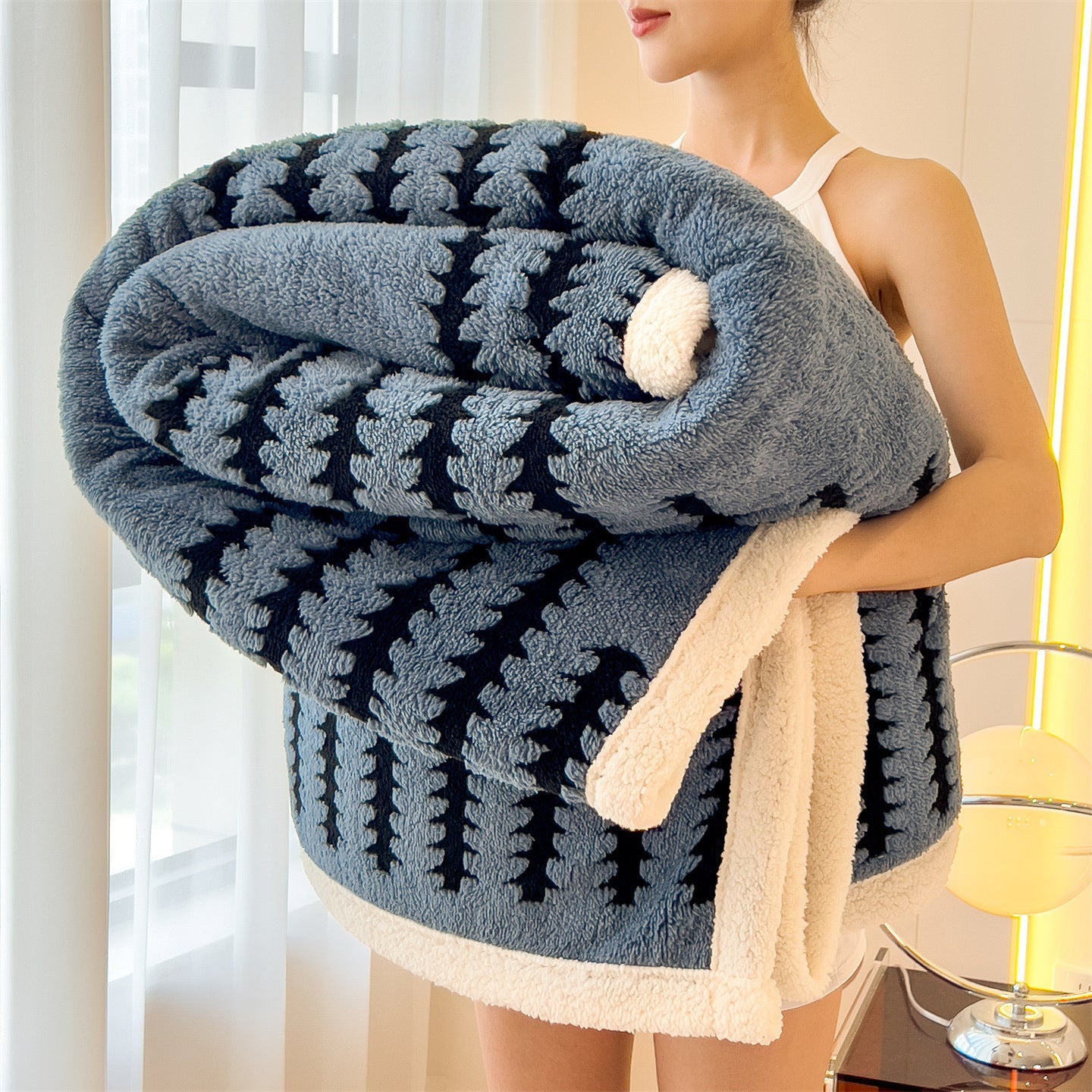 HKM-231635 Geometric Pattern Coral Fleece Blanket, Thick Polyester, All-Season Modern Design