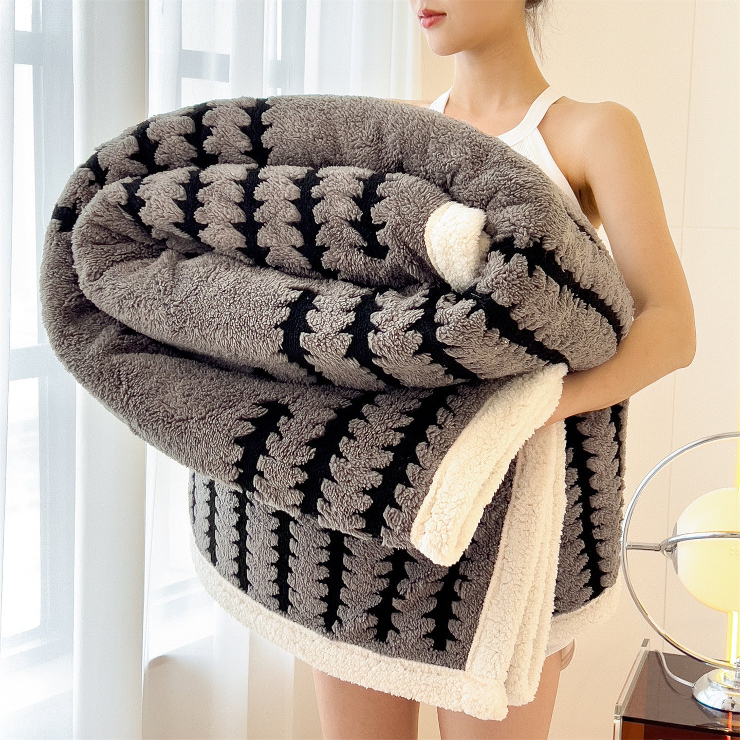 HKM-231635 Geometric Pattern Coral Fleece Blanket, Thick Polyester, All-Season Modern Design
