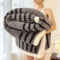 HKM-231635 Geometric Pattern Coral Fleece Blanket, Thick Polyester, All-Season Modern Design