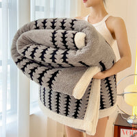 HKM-231635 Geometric Pattern Coral Fleece Blanket, Thick Polyester, All-Season Modern Design