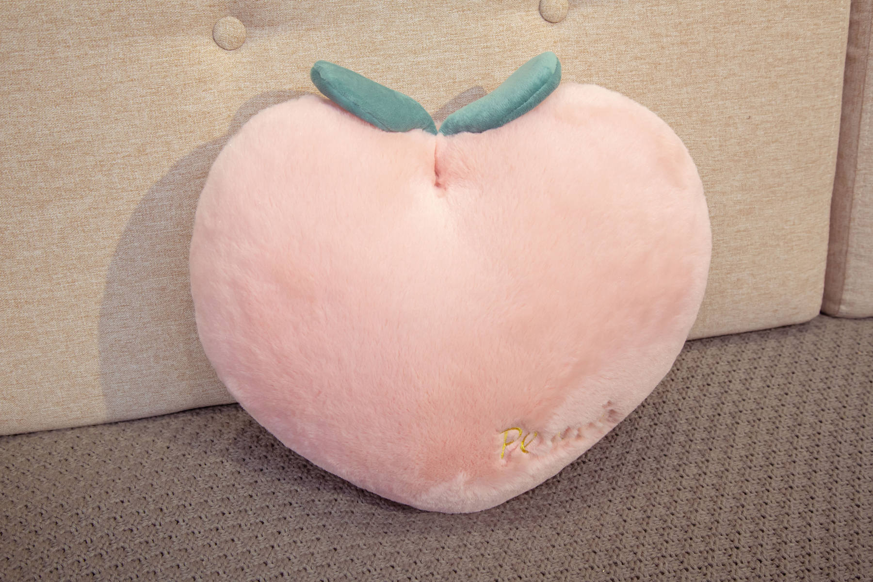 HKM-231763 Fruit Plush Toy Peach Cushion with Blanket - Soft PP Cotton Filling, 40x35cm Pillow Size