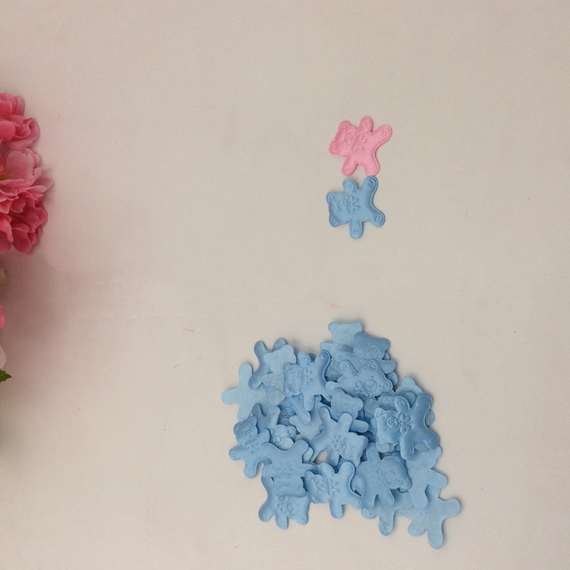 HKM-232403 Butterfly Bear Floral Decoration Pack - 3CM, 200 Tablets of Polyester Accents for Clothing and DIY Home Projects