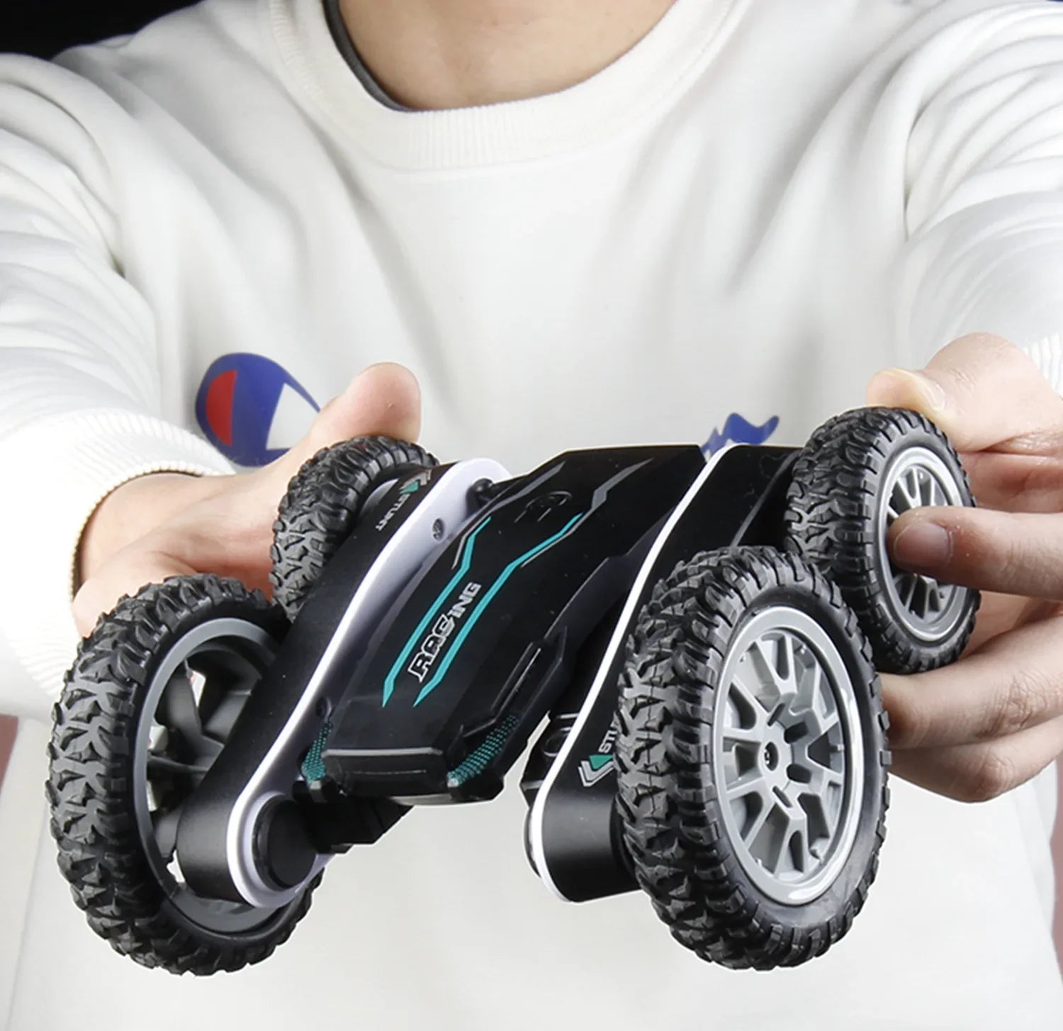 HKM-233043 360° Rotating Remote Control Drift Stunt Car with LED Lights for Ages 6 and Up - 2.4GHz Deformation Vehicle