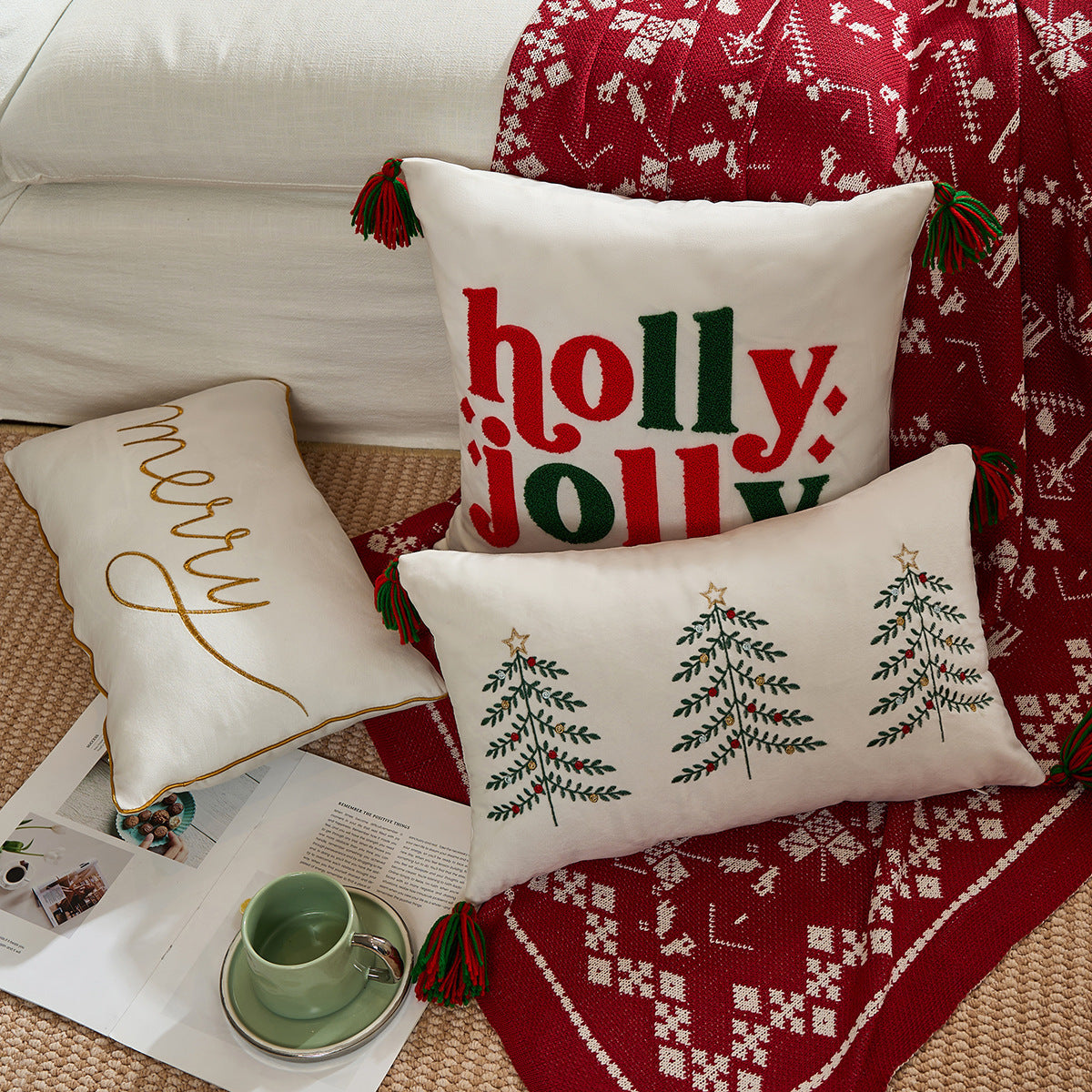 HKM-236883 Christmas Decorative Pillow Cover - Modern Design in White, Red, and Green (30x50cm)