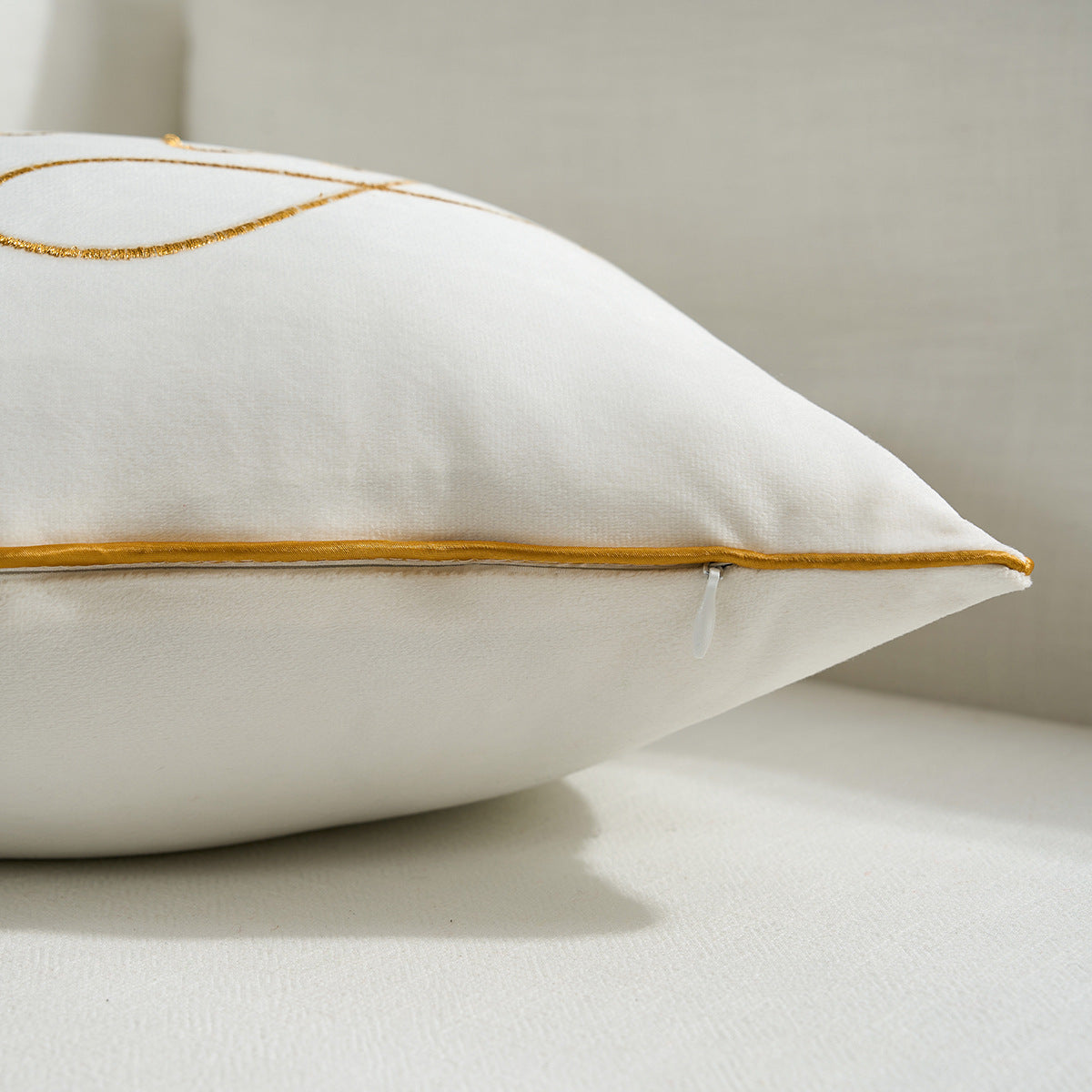 HKM-236883 Christmas Decorative Pillow Cover - Modern Design in White, Red, and Green (30x50cm)