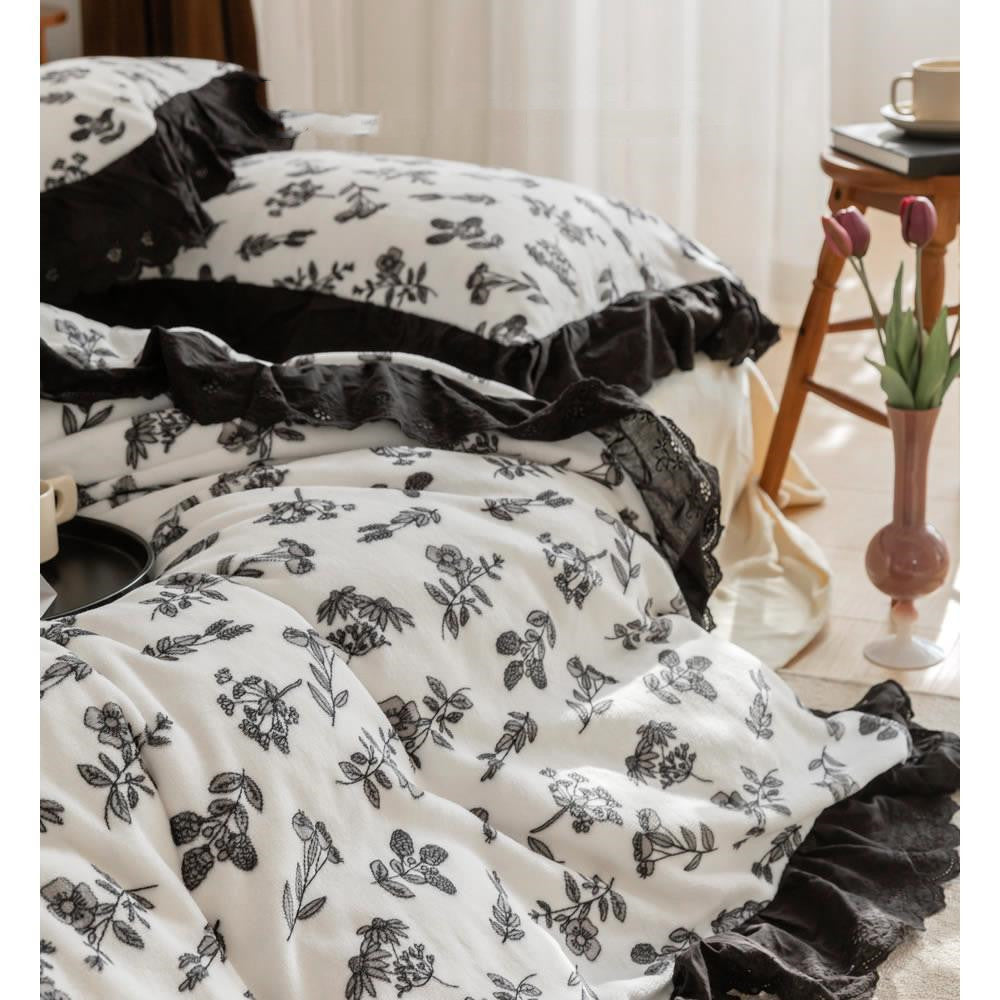 HKM-240851 Vintage Floral Black and White Lace Milk Velvet Plush Bedding Set - 4-Piece Reactive Print Collection