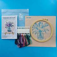 HKM-243923 Purple Lily Flower Embroidery Art with Imitation Bamboo Frame, 28x28cm Cotton and Linen Design
