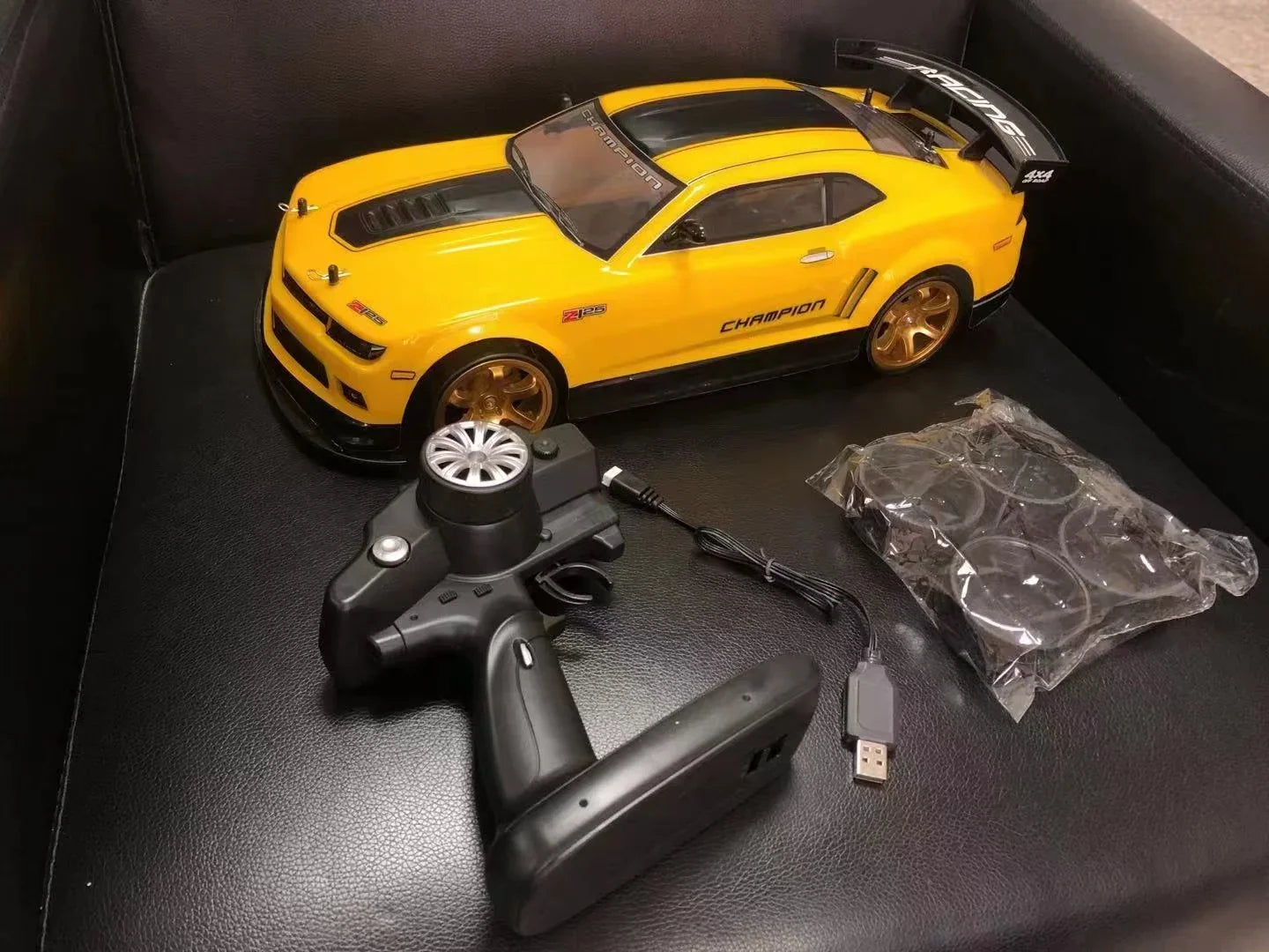HKM-249427 1:10 Scale High-Speed 4WD Remote Control Car, Electric, Indoor-Outdoor Use, 70km/h Speed