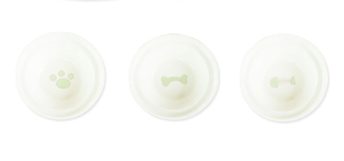 HKM-253395 Slanted Pet Bowl with Bamboo Stand in Various Colors - Wooden and Ceramic Design