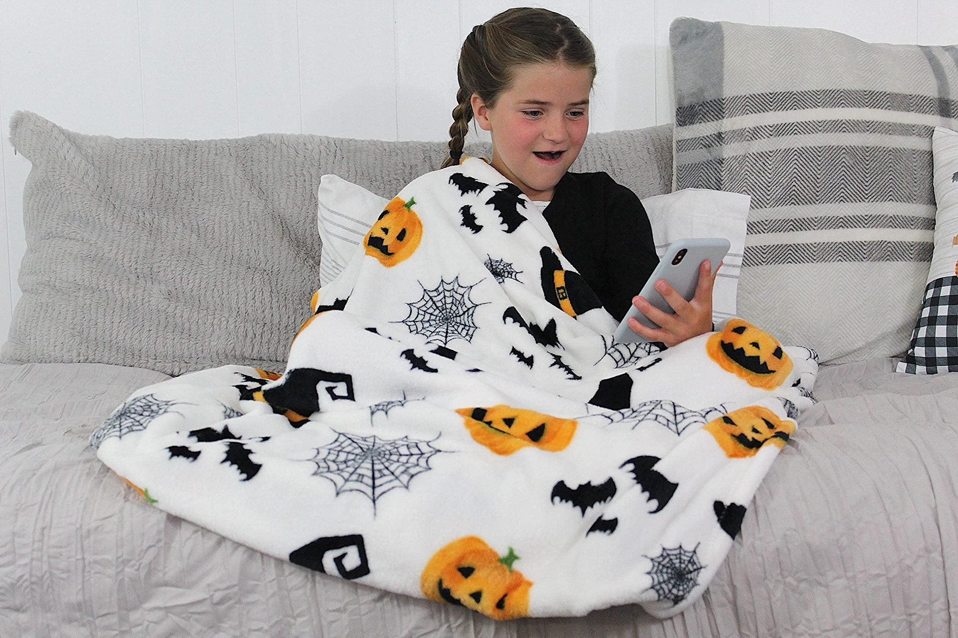 HKM-254035 Halloween Pumpkin Bat Flannel Blanket - Soft Polyester Fiber, Multiple Sizes Available