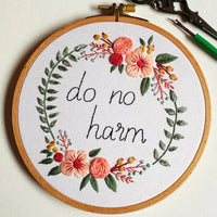 HKM-258643 Handmade Embroidery Kit for Decorative Wall Art - 15cm Bamboo Frame, Complete Accessories Included