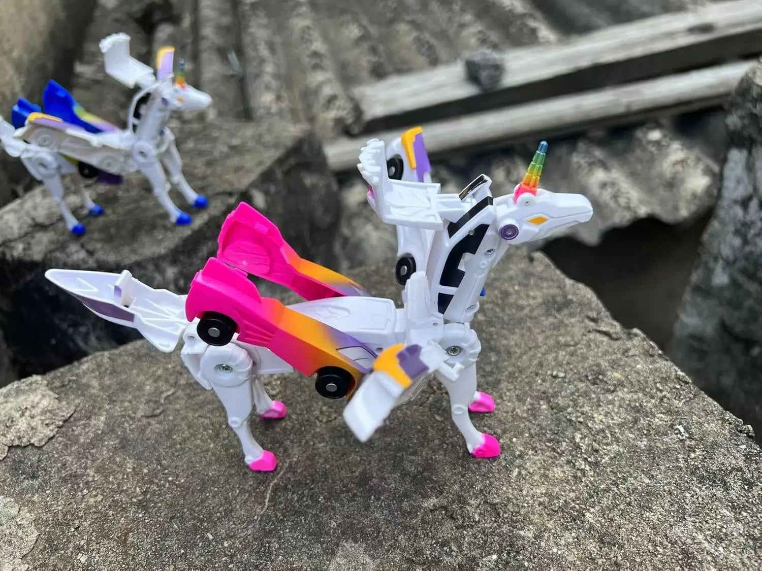 HKM-260755 Unicorn Transforming Car Robot Toy - Impact Deformation Mini Vehicle for Kids