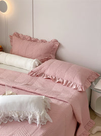 HKM-262931 Double-Sided Cotton Leaf Quilted Bedding Set with Ruffled Sand Washing Bed Cover – Available in Two Sizes