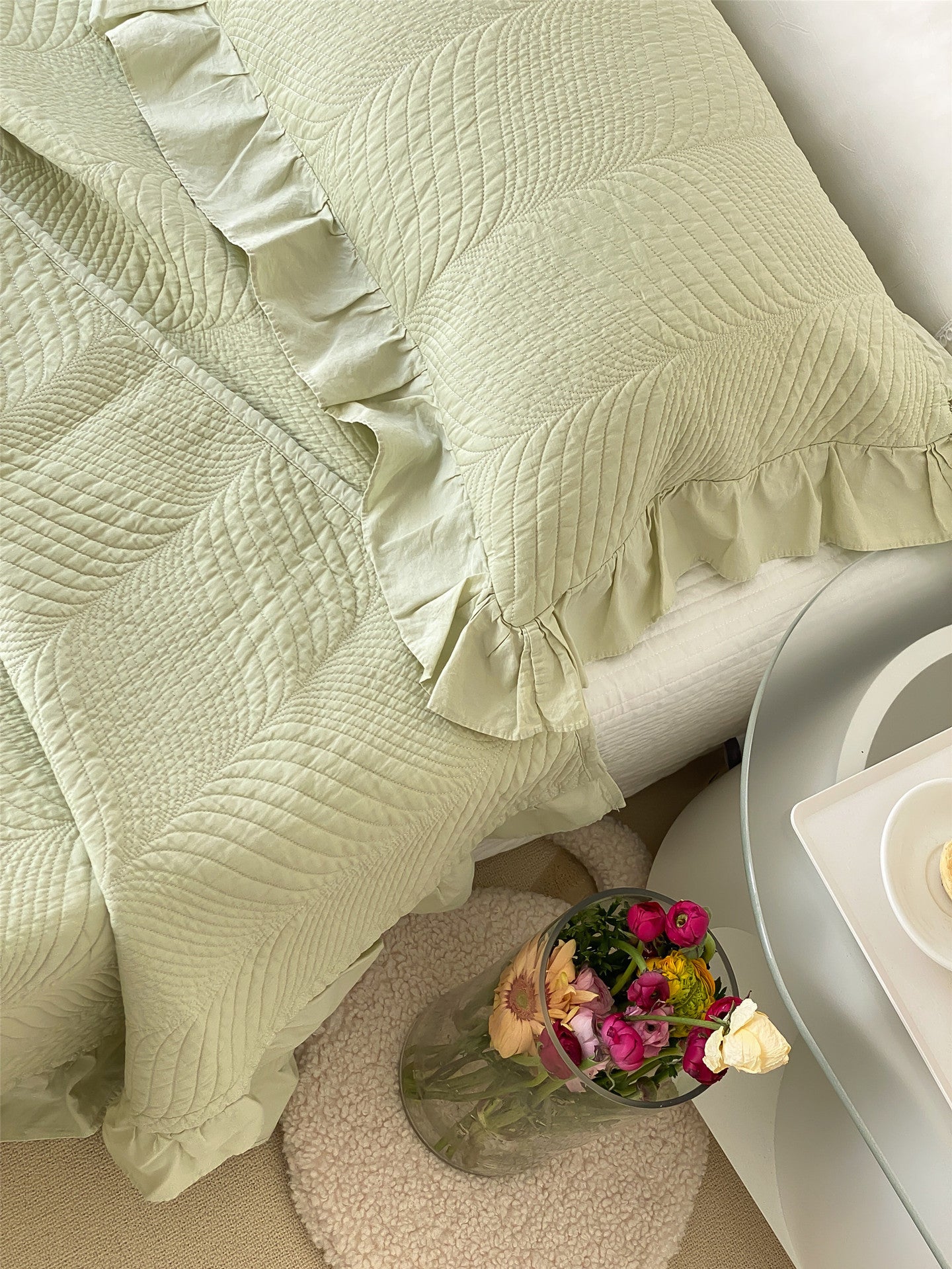 HKM-262931 Double-Sided Cotton Leaf Quilted Bedding Set with Ruffled Sand Washing Bed Cover – Available in Two Sizes