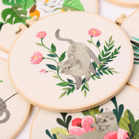 HKM-268691 Naughty Cat Cartoon Embroidery Pattern DIY Kit with Embroidery Frame - 30x30cm Canvas