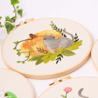 HKM-268691 Naughty Cat Cartoon Embroidery Pattern DIY Kit with Embroidery Frame - 30x30cm Canvas