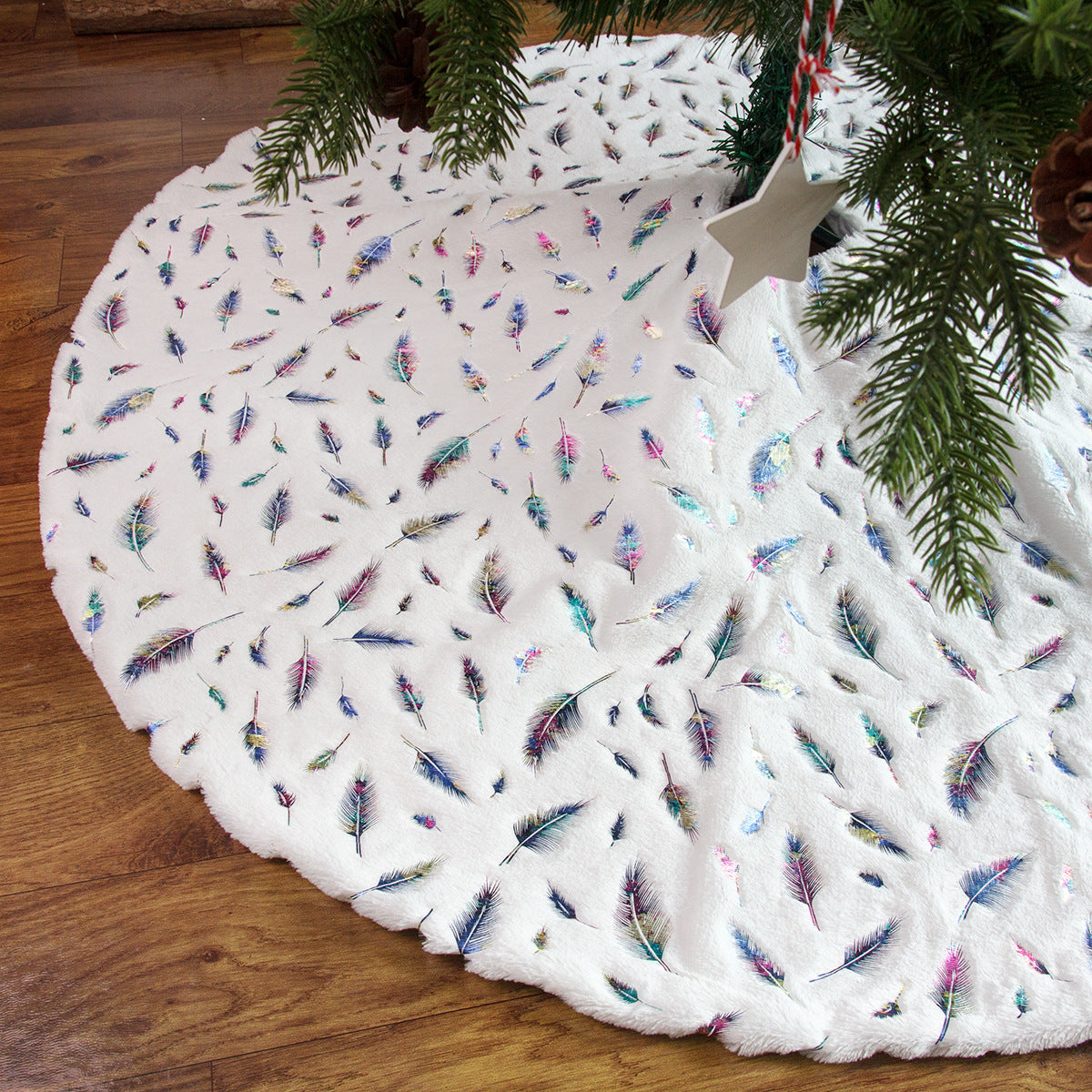 HKM-271763 Elegant White Plush Christmas Tree Skirt with Golden and Silver Feather Design, 90cm & 122cm Sizes