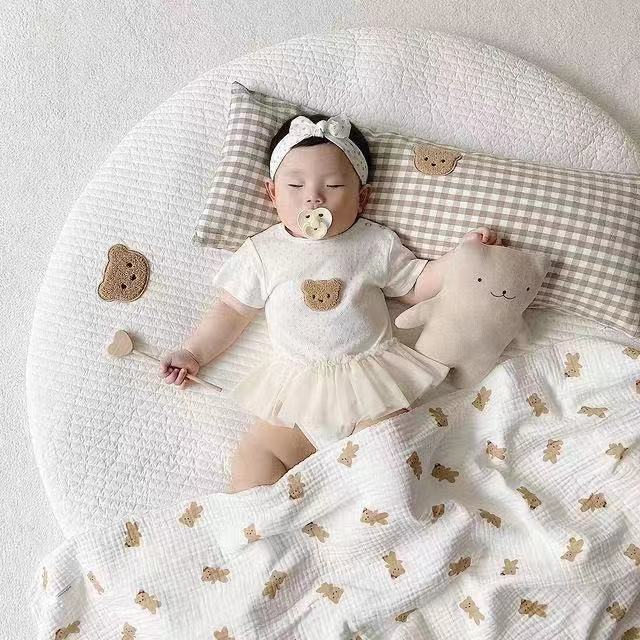 HKM-275411 Rectangular Cotton Plaid Bear Anti-Collision Baby Pillow, Soothing Bed Cover for Newborns, 70x25cm