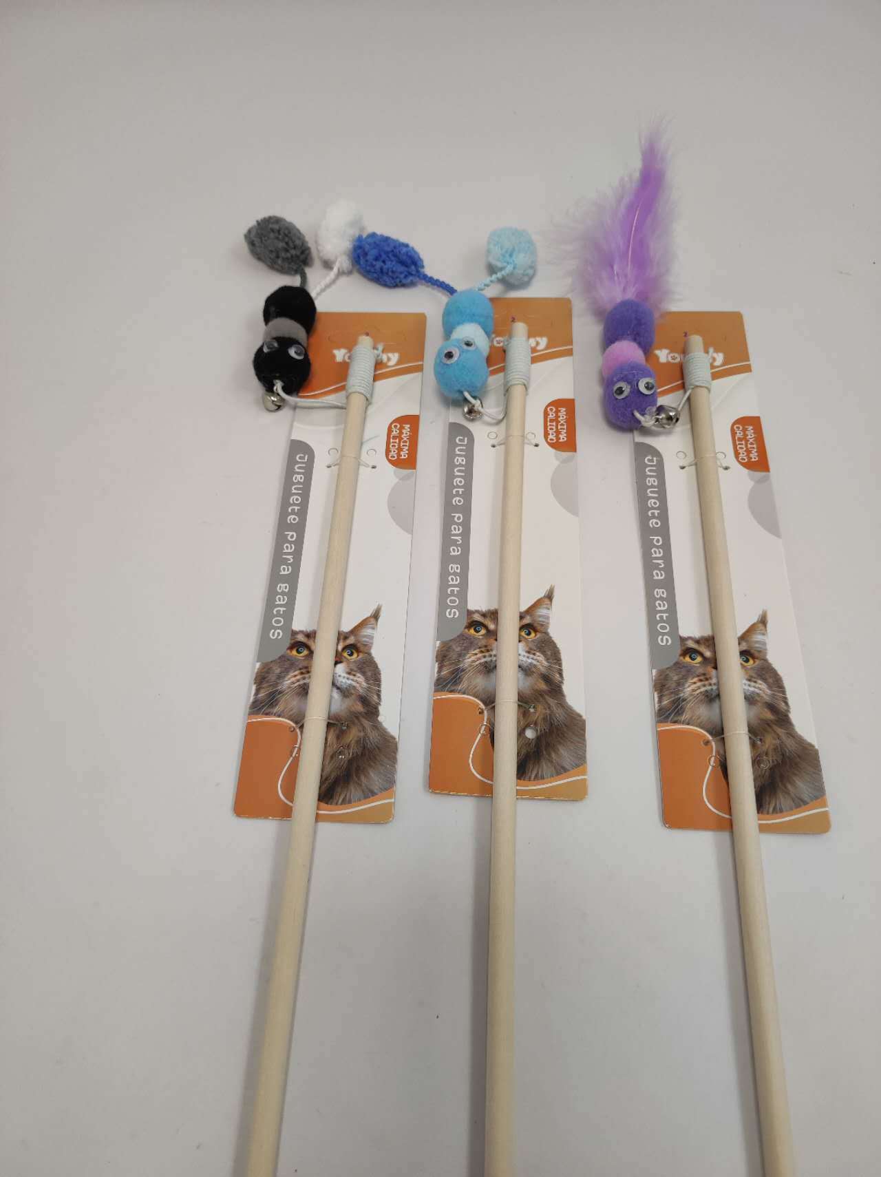 HKM-285139 Ant-Inspired Cat Treat Sticks for Playful Felines