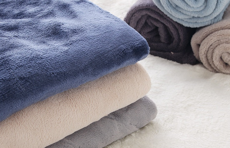 HKM-300755 Large and Small Pet Blanket for Dogs and Cats - Cozy Quilt for All Seasons