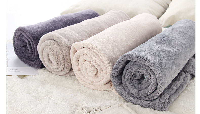 HKM-300755 Large and Small Pet Blanket for Dogs and Cats - Cozy Quilt for All Seasons