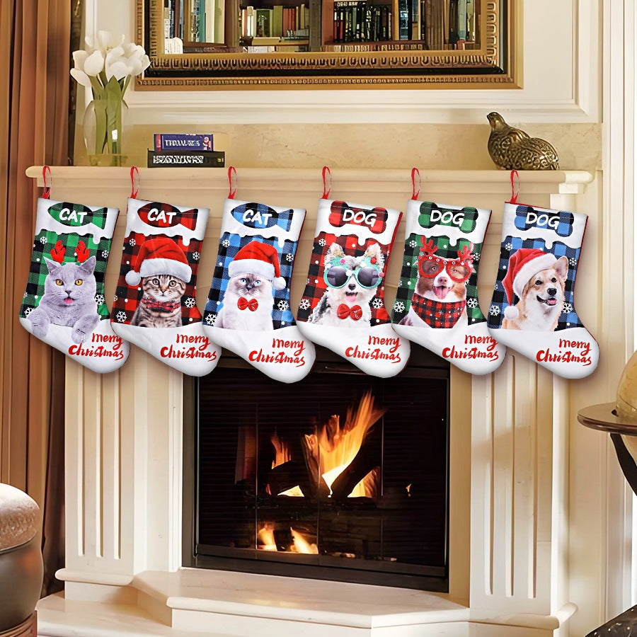 HKM-302739 Plaid Christmas Decoration for Pets - Cloth Design Featuring Cats and Dogs, 26x36cm