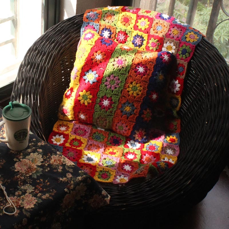 HKM-327699 Hand-Crocheted Plush Flower Bedside Cushion, 40x40 cm Decorative Pillow with Soft Texture