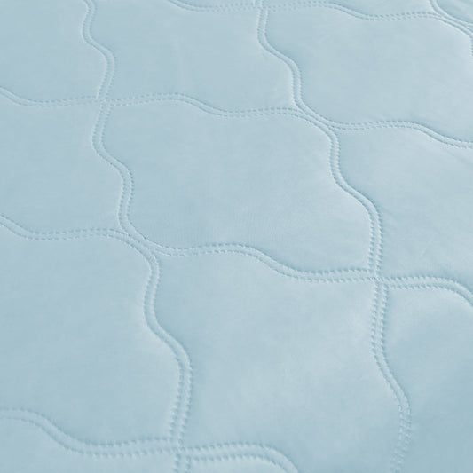 HKM-334227 Ultra Soft Lightweight Reversible Comforter in Soundwave Design - All-Season Quilt for Bedding, Travel & Camping