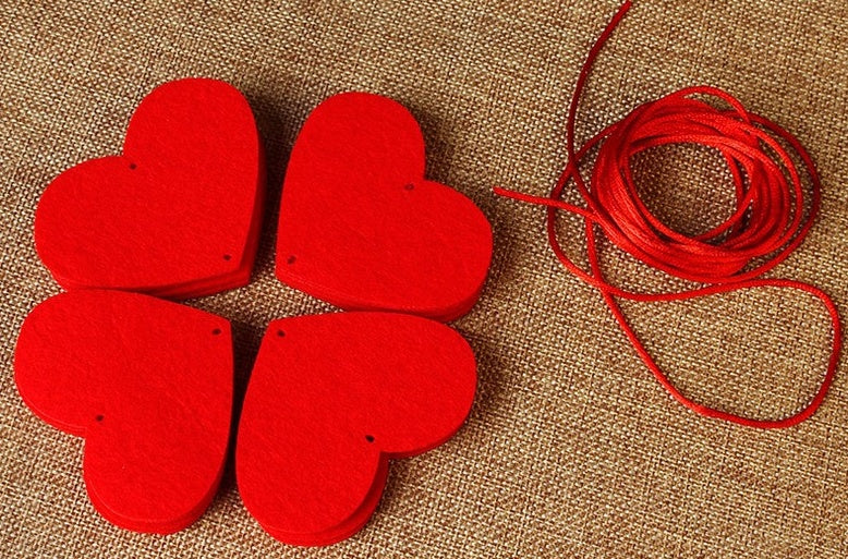 HKM-340691 DIY Non-Woven Flower Heart Curtain with 16 Hearts and 3-Meter Red Rope