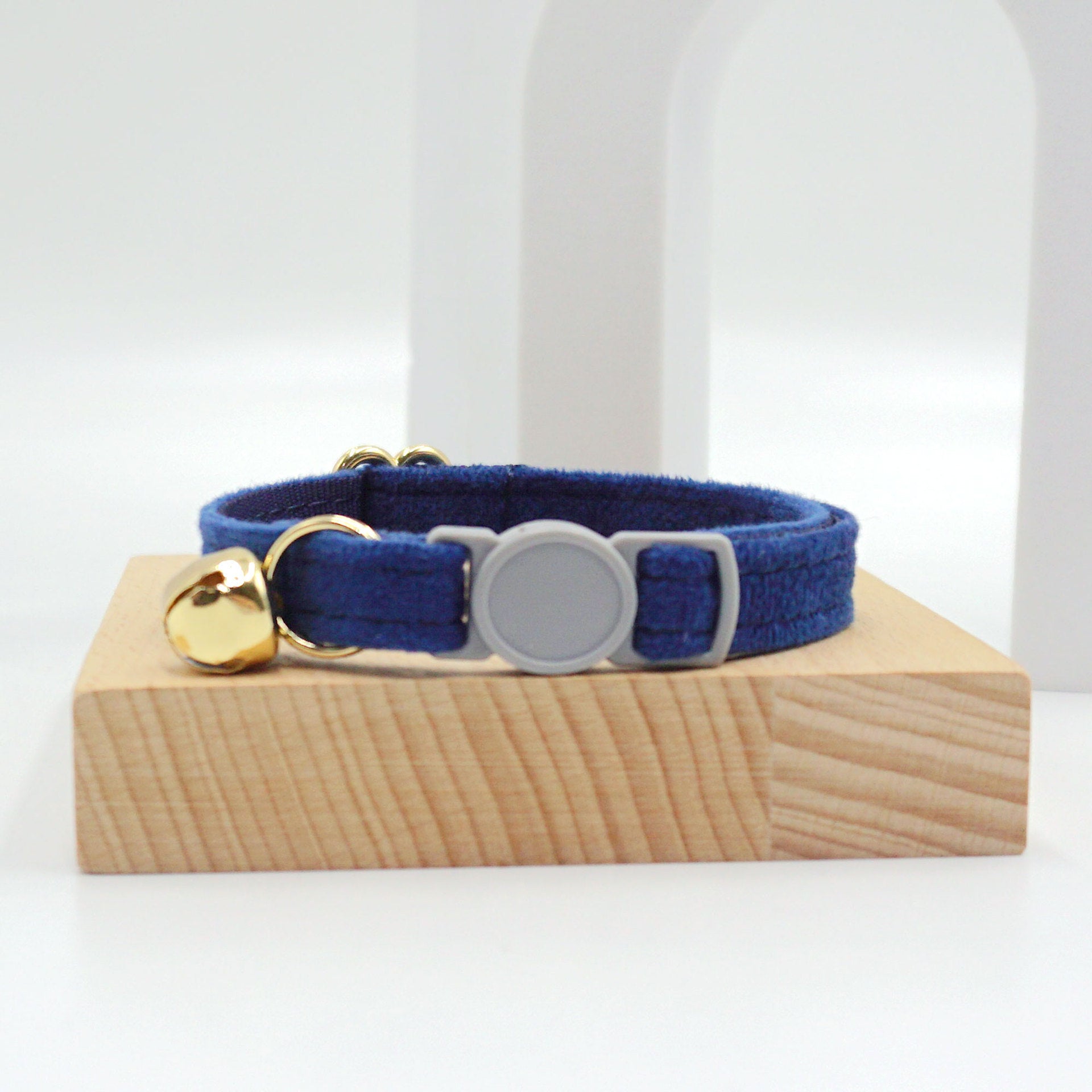 HKM-351059 Stylish Safety Bell Cat Collar with Adjustable Buckle