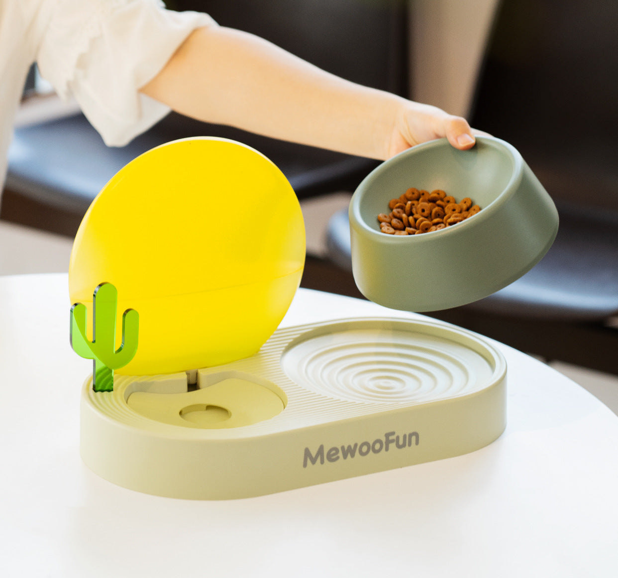 HKM-362579 Cat Double Bowl Drinking Water and Rice Basin - Light Wisteria and Willow Green Tea Plastic Pet Tableware