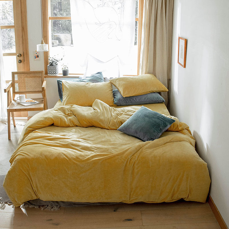 HKM-364691 Velvet Four-Piece Bedding Set for Winter Comfort