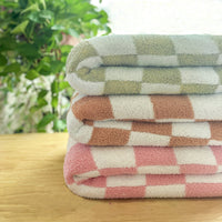 HKM-380499 Geometric Pattern Thin Air Conditioning Blanket for All Seasons - 127 x 152 CM