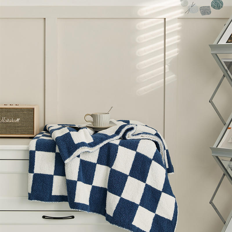 HKM-380499 Geometric Pattern Thin Air Conditioning Blanket for All Seasons - 127 x 152 CM