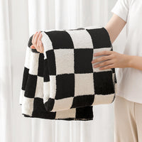 HKM-380499 Geometric Pattern Thin Air Conditioning Blanket for All Seasons - 127 x 152 CM