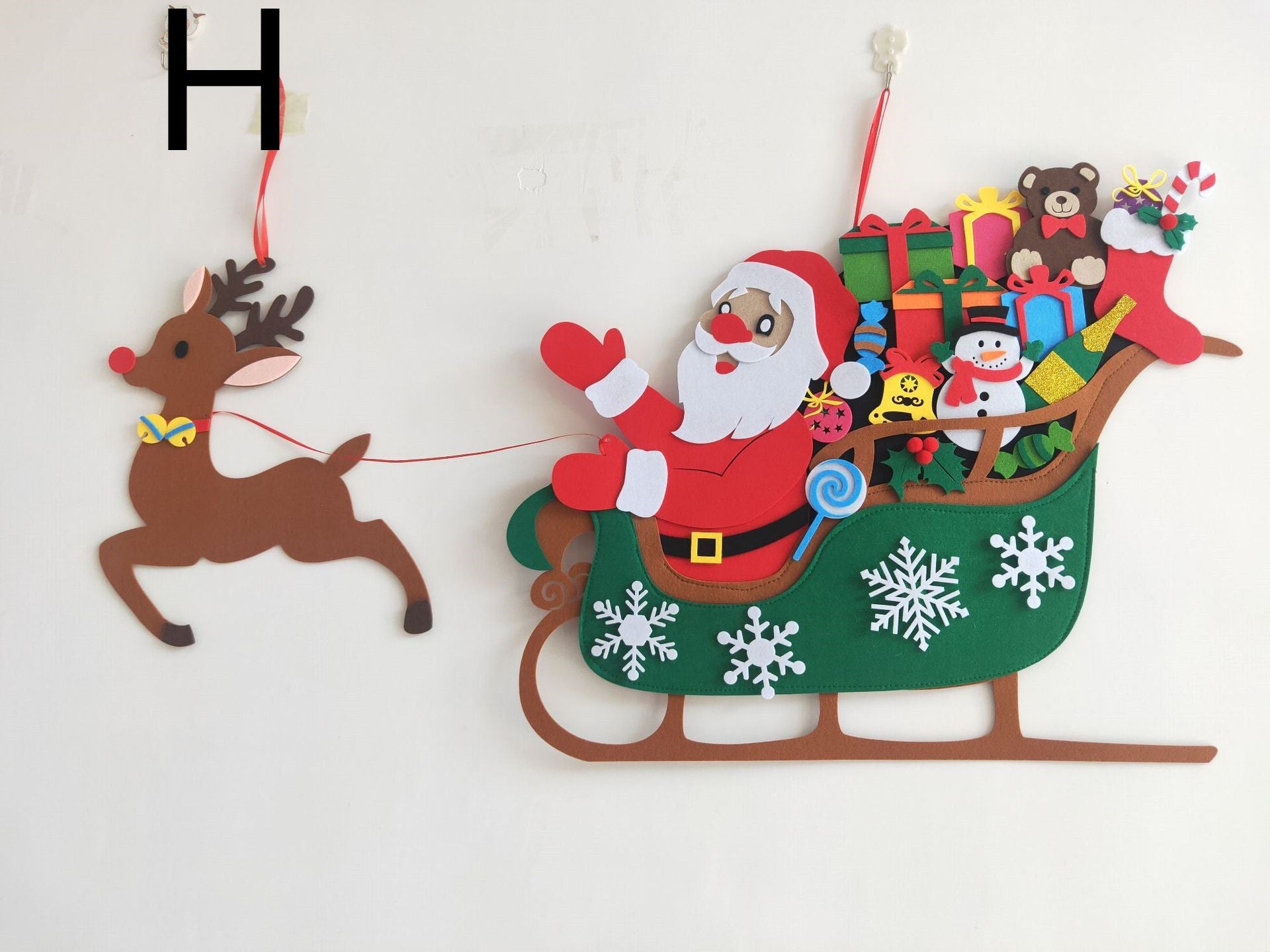 HKM-381267 DIY Felt Christmas Tree Kit with 32 Decorations for Kids' Creative Play