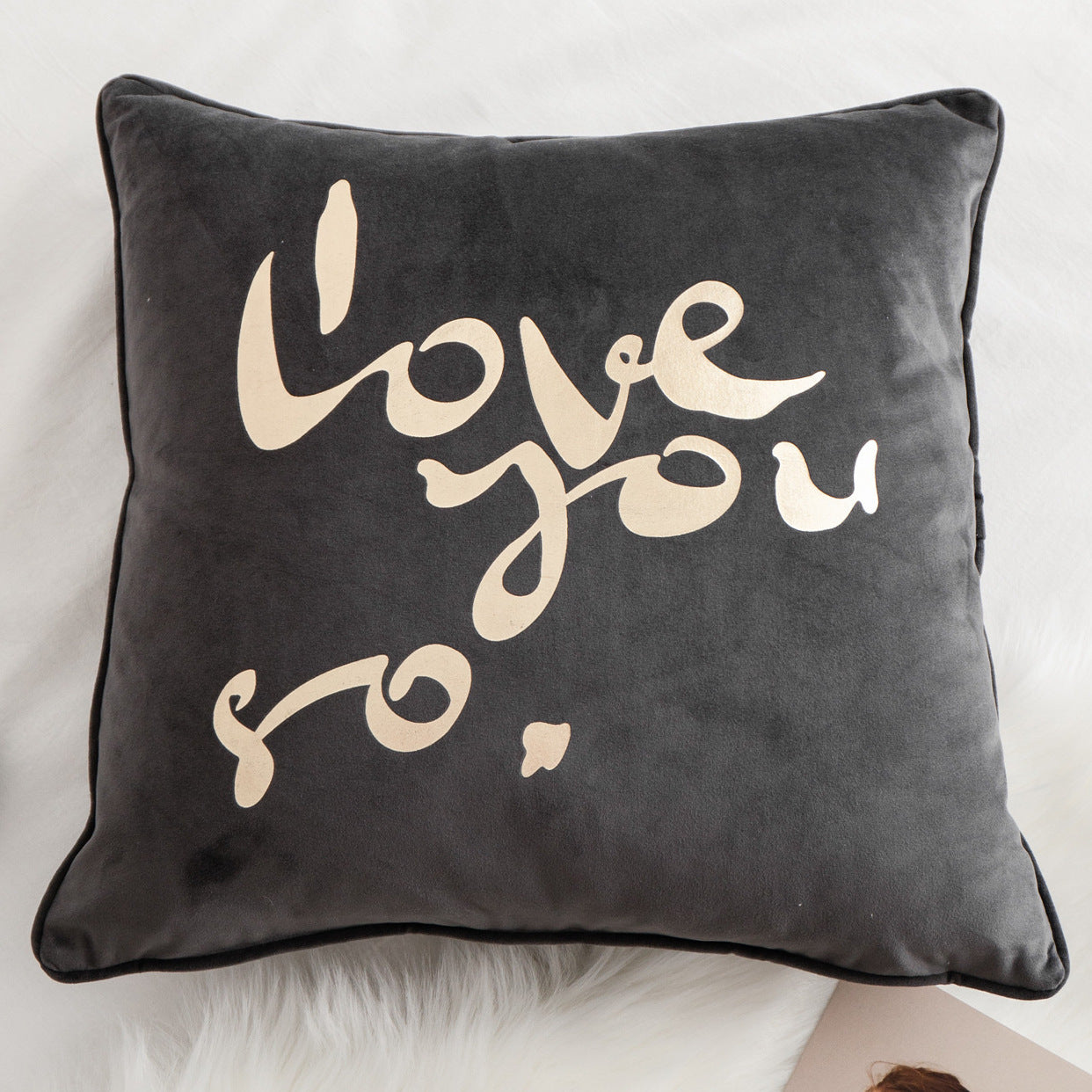HKM-382099 Nordic Style Heart-Shaped Velvet Cushion Pillow - 45cm Round or 50cm Square Options