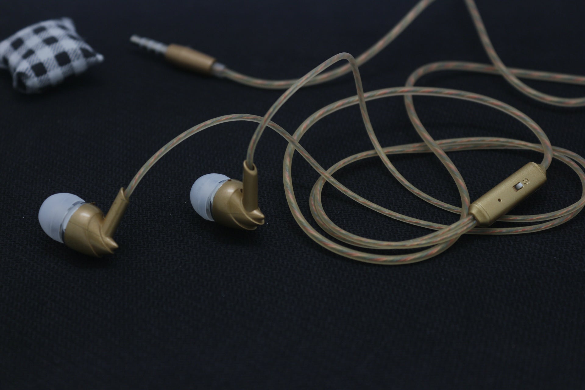 HKM-388307 Universal In-Ear Subwoofer Earplugs - Wired, 110cm, Compatible with Android, Windows Mobile, iOS - Available in Gold, Rose Gold, Silver