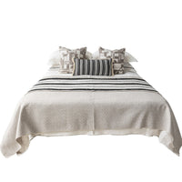 HKM-392019 Black and White Striped Jacquard Bedding Set for 1.5-1.8m Beds - Includes Blanket, Pillowcases, and Cushion Cover