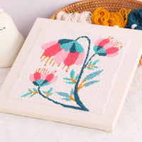 HKM-394259 Flower and Leaf Embroidery Kit for DIY Photo Frame Decoration, Includes 25x25cm Frame
