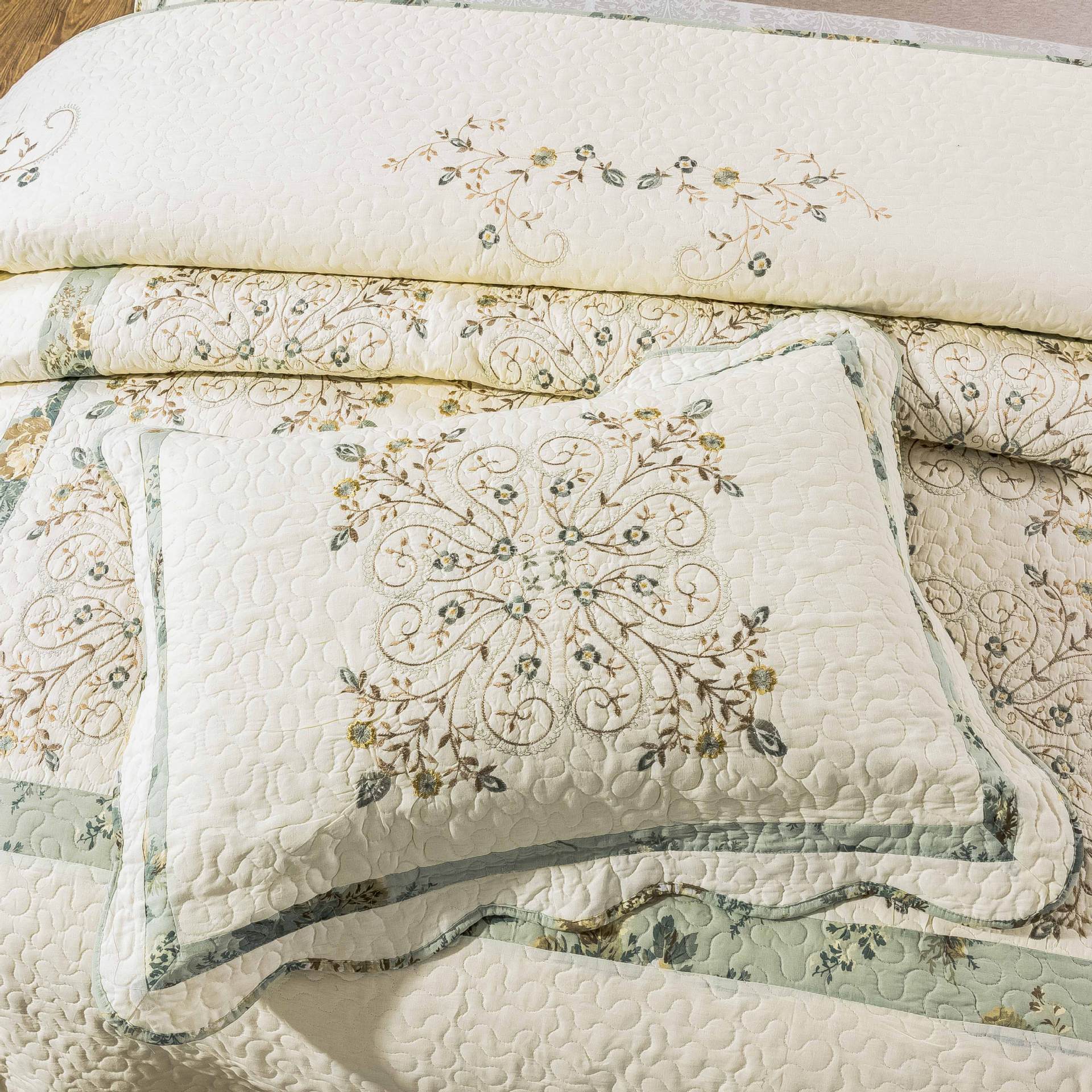 HKM-417043 Floral Embroidered Cotton Bedspread Set, Non-Slip Design, Available in Two Sizes